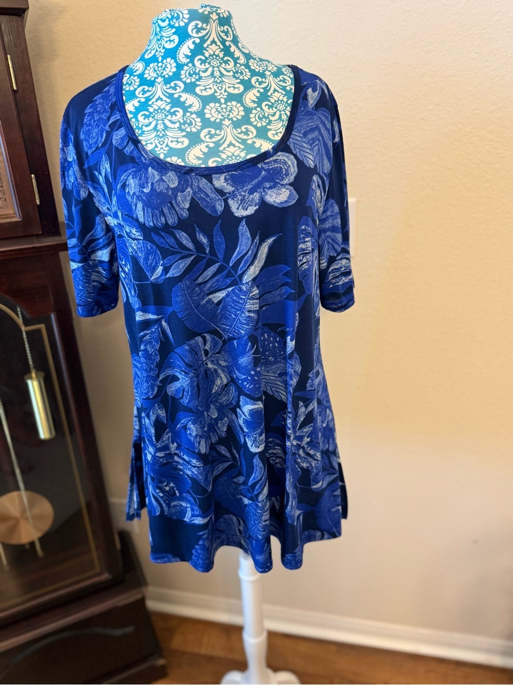 LuLaRoe Blue Floral Scoop Neck Tunic